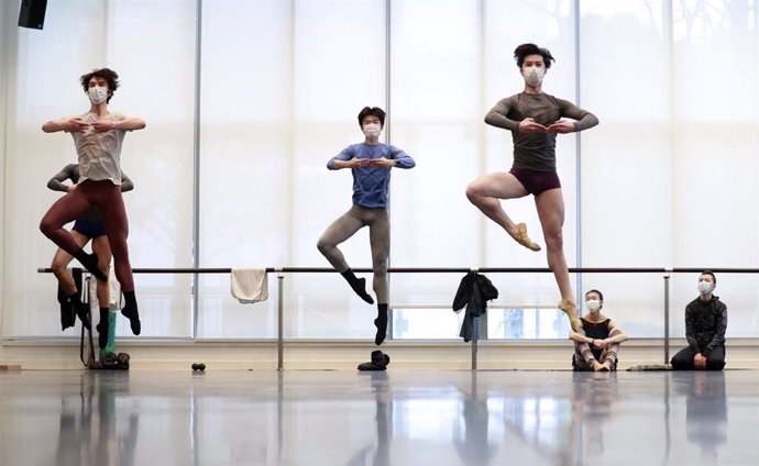 Alumnes d'una escola de ballet de Xangai.