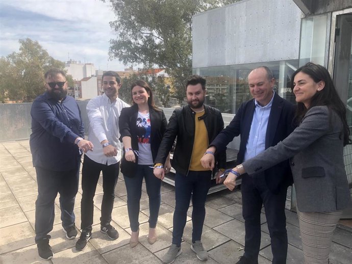 La consejera de Educación y Cultura, Esperanza Moreno, presentó hoy el festival Animal Sound. De izquierda a derecha: Rafa Flour, Álvaro Vargas, Esperanza Moreno, José Antonio Fernández, Longinos Marín, y Raquel Moreno