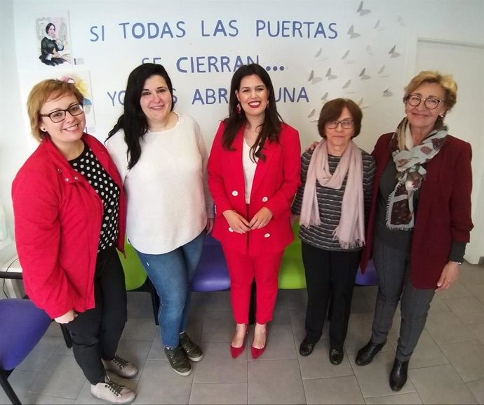 Imagen de la reunión de las diputadas con las responsables de la asociación Oblatas