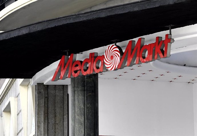 Letras y logo en la entrada de una tienda Media Markt en Madrid (España), a 14 de febrero de 2020.