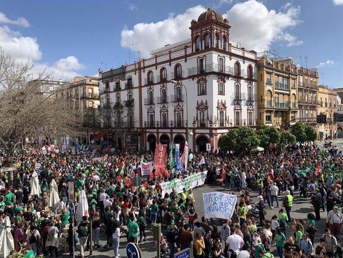 Manifestación en Sevilla dentro de la huelga educativa convocada este miércoles