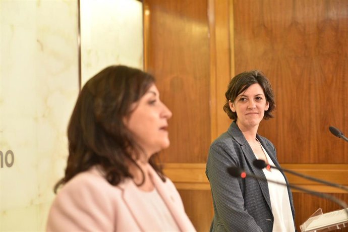 La presidenta del Gobierno, Concha Andreu, y la delegada del Gobierno, Maria Marrodán, en comparecencia de prensa