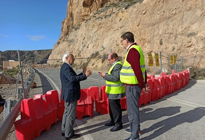 El subdelegado del Gobierno acude a las obras de El Cañarete