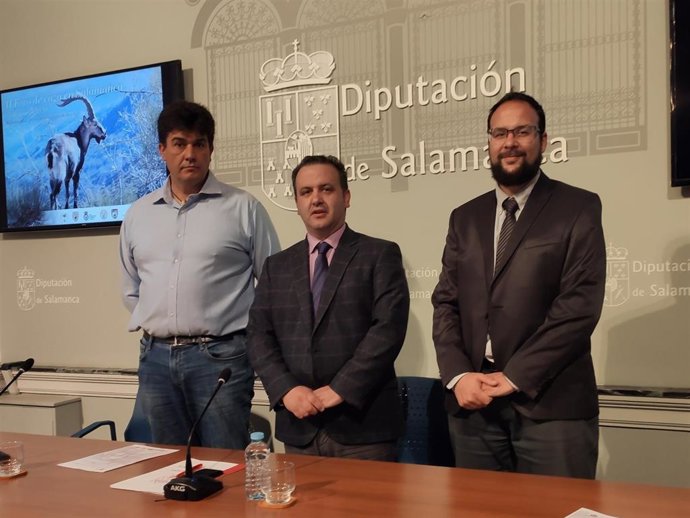 Javier Tendero (i) y Javier García Hidalgo (d) en la presentación del II Foro de Caza.