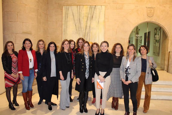 La diputada naranja Belinda León ha celebrado hoy un encuentro con mujeres, en el entorno de la celebración del 8 de Marzo, Día de la Mujer,