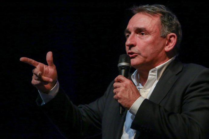 El diputado de Izquierda Unida y secretario general del PCE, Enrique Santiago.