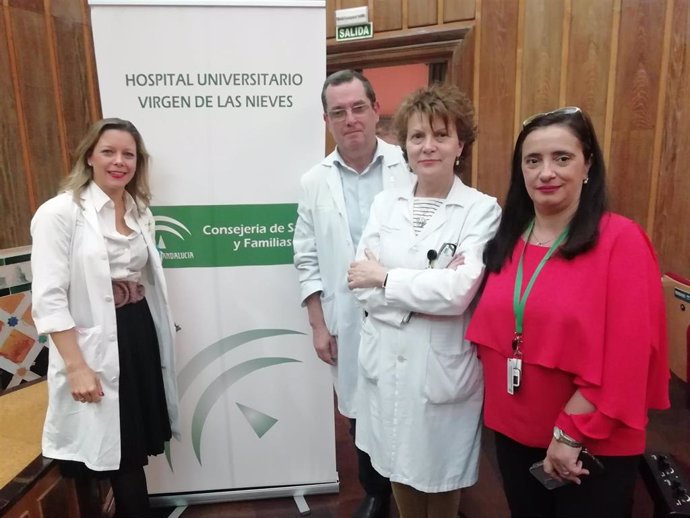 La directora gerente , María Ángeles García, junto a organizadores de la sesión infromativa sobre VPH