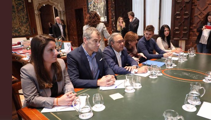 Los portavoces de los grupos en Les Corts en la reunión de Puig y Barceló
