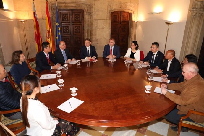 Puig se reúne con representantes empresariales chinos