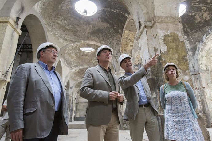 Juan Espadas y Antonio Muñoz, en una visita a Artillería