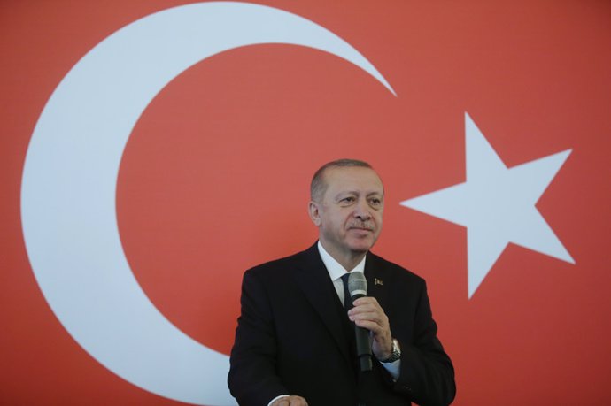 Europa.- Erdogan insta a Atenas a respetar los DDHH recordando el exilio griego 
