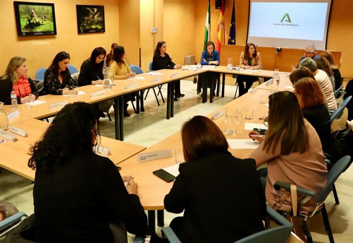 8M.- La Junta articula avales para respaldar a emprendedoras en los ámbitos rura