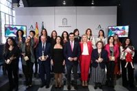 Moreno señala la igualdad como "asunto de Estado" y aboga por "un pacto andaluz" en la entrega de los Premios Meridiana