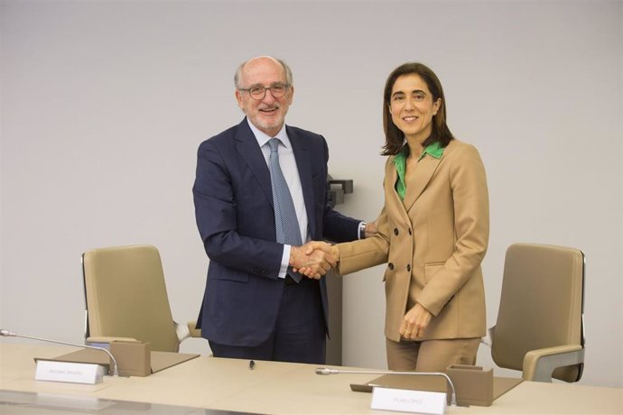 Firma del acuerdo entre Microsoft Ibérica y Fundación Repsol