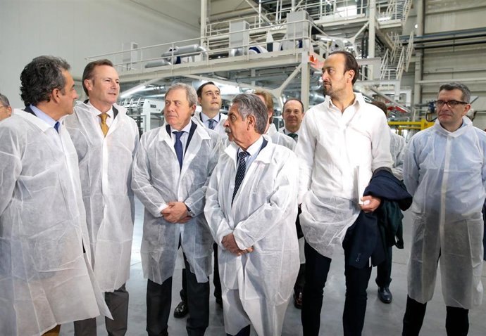 El presidente y los consejeros de Industria y Desarrollo Rural visitan el Grupo Armando Álvarez