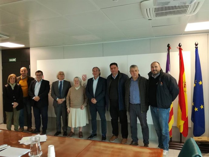 Reunión entre el conseller de Educación, Martí March, y representantes de la Asociación Schola Libera, de enseñanza concertada.