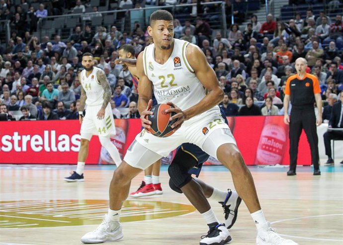 Walter Tavares en una acción del Real Madrid-Baskonia de la Euroliga 2019-2020