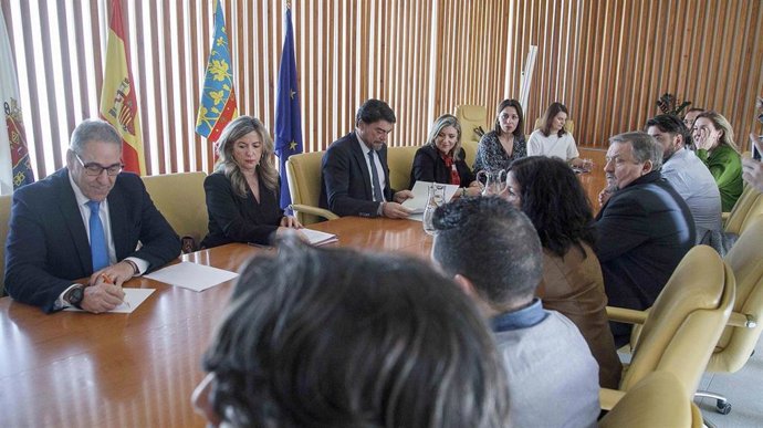 Encuentro del equipo de Gobierno con el sector turístico sobre el coronavirus.