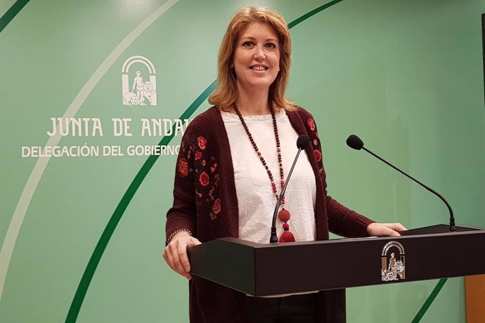 La delegada accidental del Gobierno andaluz en Málaga, Carmen Casero, en rueda de prensa.