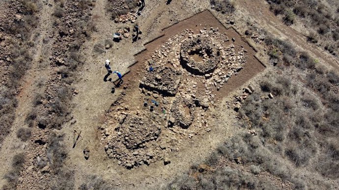 Hallan en La Fortaleza estructuras prehispánicas inéditas en Gran Canaria que pudieron ser la antesala de un cementerio