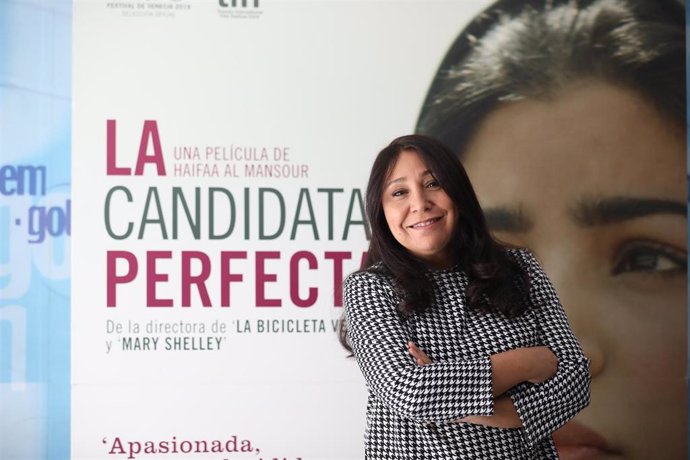 La directora de cine, Haifaa al Mansour, posa en el photocall para la presentación de su última película  'La candidata perfecta', en Madrid (España) a 04 de marzo de 2020.