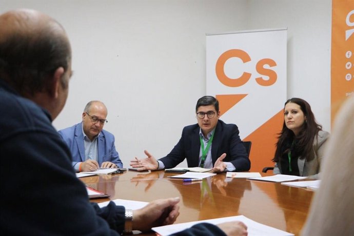 Pimentel reunido con la plataforma de Tres Barrios Amate