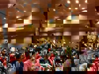 Un grupo boicotea un acto de Iglesias en la Complutense al grito de "Fuera vende obreros de la universidad"