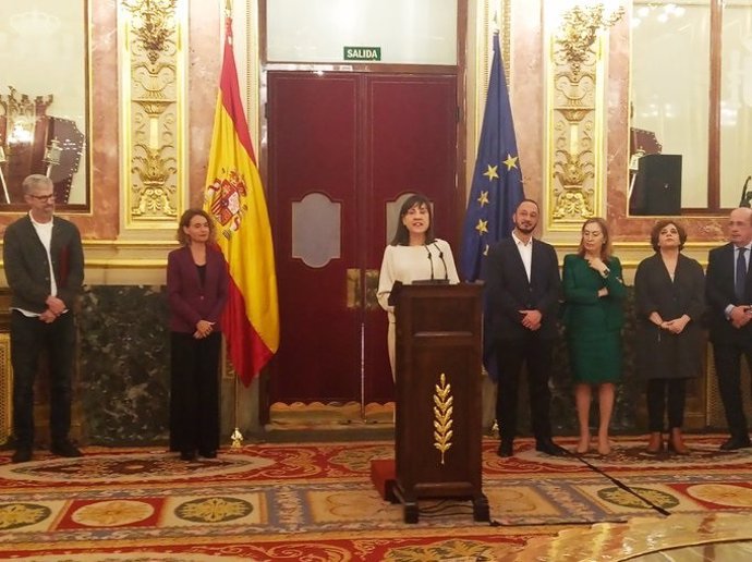 La periodista Anabel Díez recibe en el Congreso el premio Josefina Carabias de periodismo parlamentario