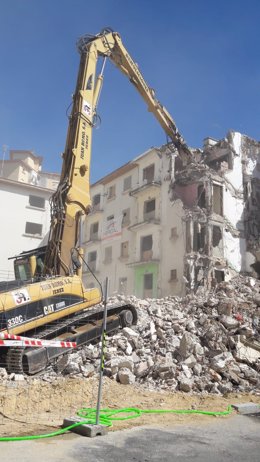 Demolición de los edificios desalojados en el Cerro del Moro