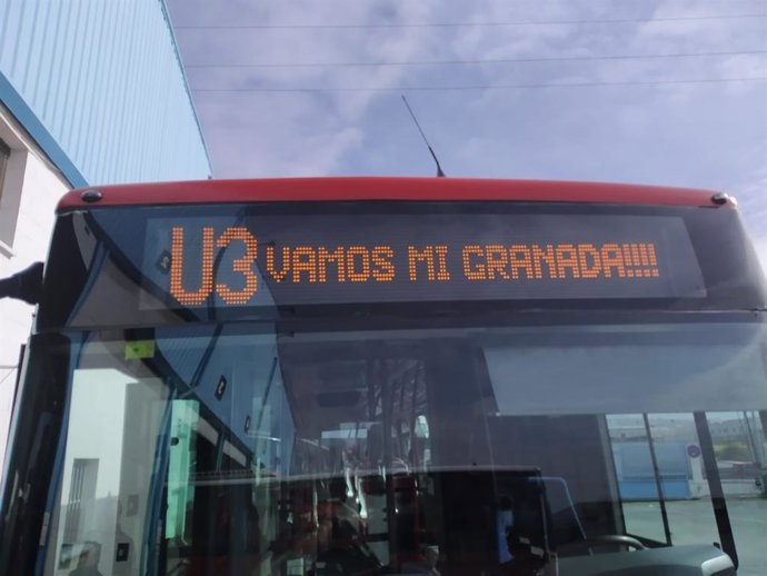 Imagen del apoyo de los autobuses de Granada al equipo de fútbol