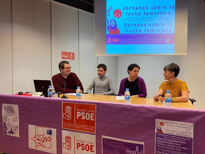 Presentación de las 'Jornadas sobre la lucha feminista' en la Casa del Pueblo en Oviedo