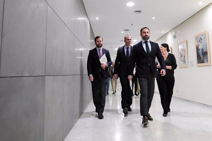 (I-D) El portavoz VOX en el Congreso de los Diputados, Iván Espinosa de los Monteros; el secretario general de Vox, Javier Ortega Smith; el presidente de VOX, Santiago Abascal; y la secretaria general del Grupo Parlamentario de VOX, Macarena Olona