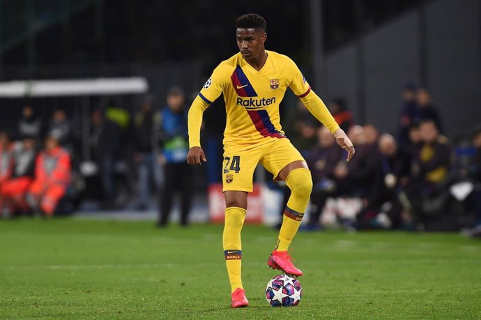 Junior Firpo durante un partido del FC Barcelona.
