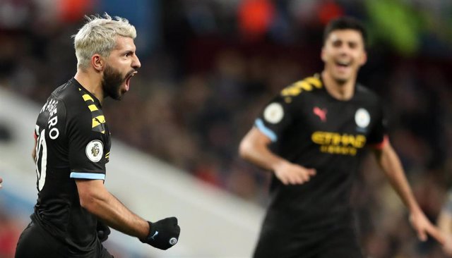 Sergio Agüero celebra un gol del Manchester City.