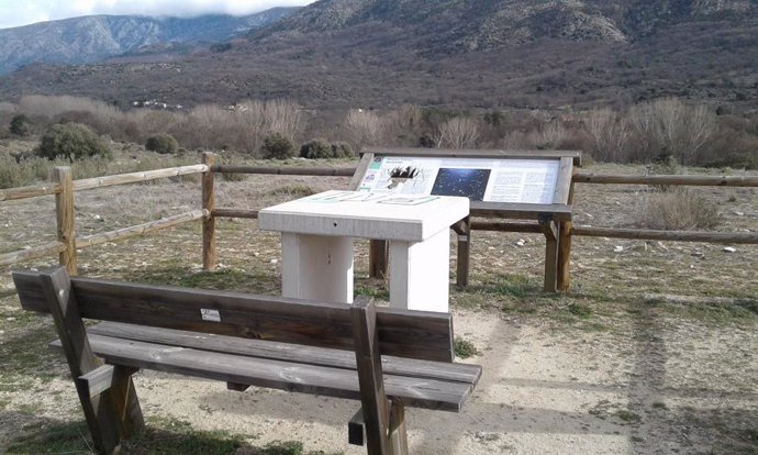 El Grupo de Observadores Astronómicos de Ávila (GOAA) ha denunciado el vandalismo de la destrucción del panel del mirador estelar de Navaluenga (Ávila)