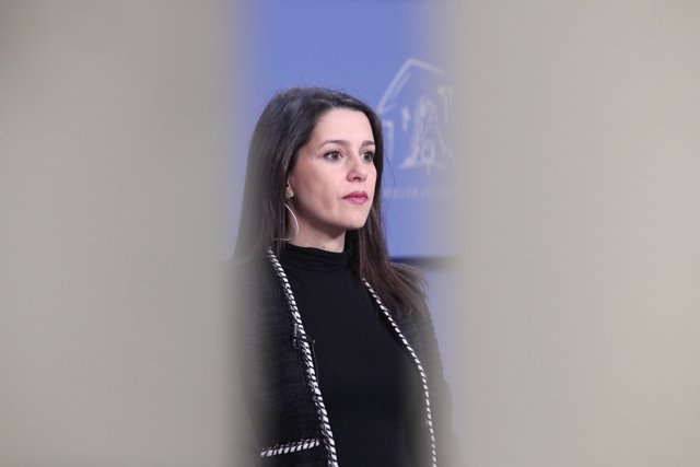 La portavoz de Ciudadanos en el Congreso y candidata a liderar el partido, Inés Arrimadas, ofrece una rueda en la Cámara Baja un día después de su debate con su rival. Francisco Igea, en Madrid (España), a 5 de marzo de 2020.