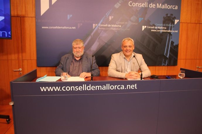 El conseller de Promoción Económica del Consell de Mallorca, Jaume Alzamora, y el director insular de Promoción Económica y Producto Local, Joan Font.