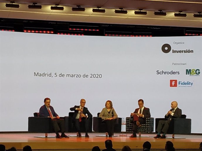 Mesa de ponentes de las jornadas 'El futuro de la banca privada', celebradas en Madrid, este jueves.