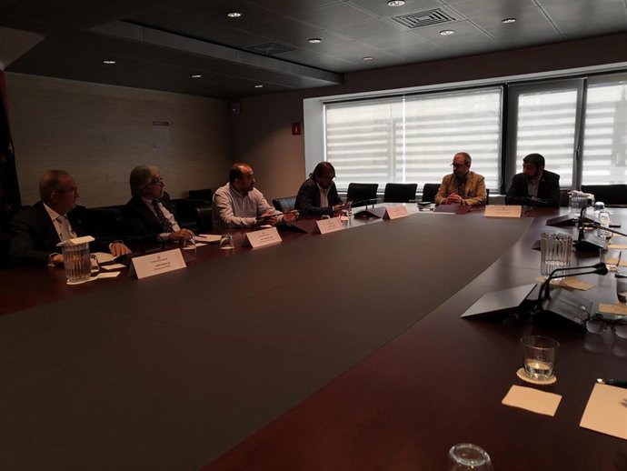 Reunión de la Generalitat, sindicatos y patronales para promover una ley de participación institucional, diálogo y concertación social.