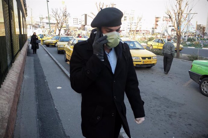 04 March 2020, Iran, Tehran: A man wears a face protective mask as he walks on a street in the Tehran business district following the outbreak of a new Coronavirus (Covid-19). Photo: Rouzbeh Fouladi/ZUMA Wire/dpa
