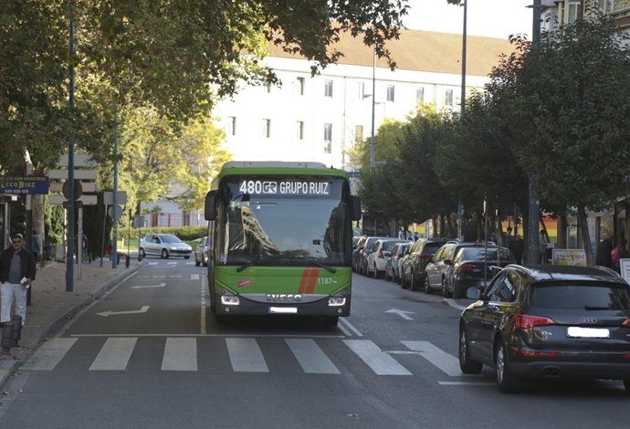 Foto recurso autobuses parada a demanda.