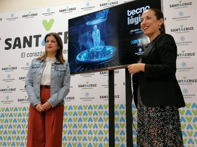 La primera teniente de alcaldesa y concejal de Promoción Económica, Matilde Zambudio, junto a la alcaldesa de Santa Cruz, Patricia Hernández