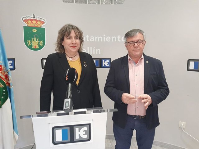 La concejal de Turismo de Hellín, María Jesús López, y el alcalde, Ramón García.