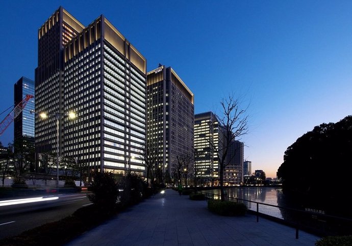 El edificio Otemachi Park Building, localizado en Tokio (Japón).