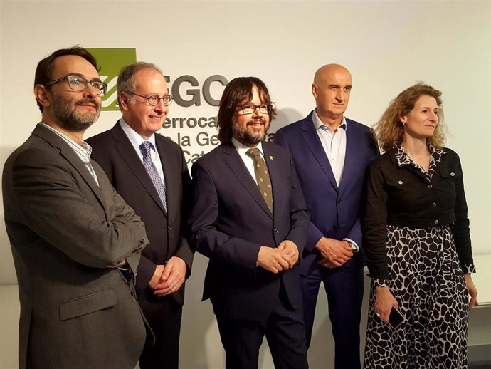 En el centro, el presidente de FGC, Ricard Font