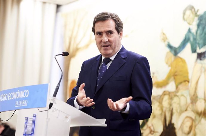 El presidente de la patronal CEOE, Antonio Garamendi, participa en el Foro Económico de El Diario Montañés' en Santander.