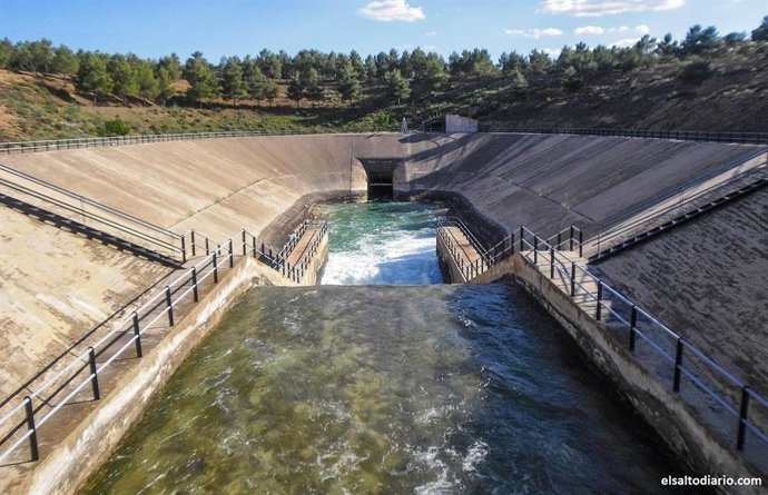 Agua.- El Gobierno regional presenta un recurso contra el Ministerio por el "rec