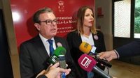 Collado evita pronunciarse sobre la dimisión de Garde y anunciará a finales de mes si se presenta o no a rector