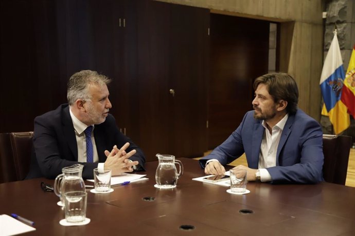 El presidente de Canarias, Ángel Víctor Torres, se reúne con el presidente de la Cehat y Ashotel, Jorge Marichal