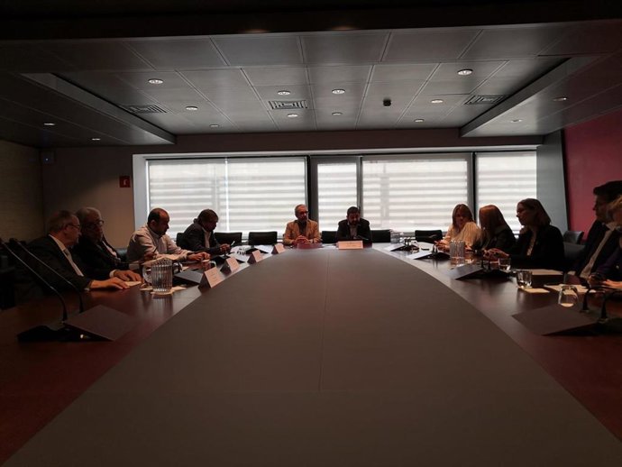 Govern, patronales y sindicatos se reúnen para impulsar una ley de participación institucional, diálogo y concertación social.